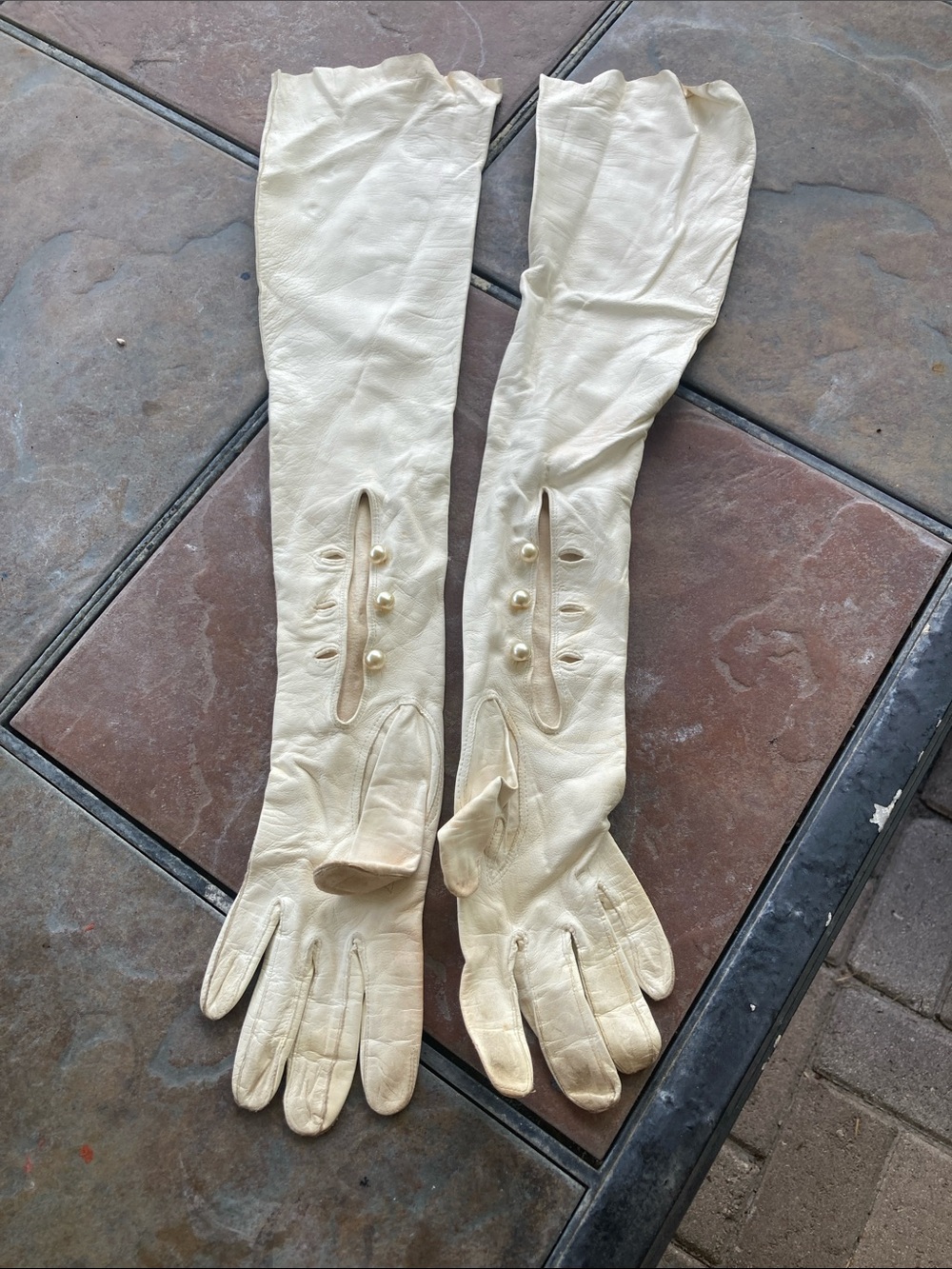 Vintage 60s Cream Long Leather Opera Gloves